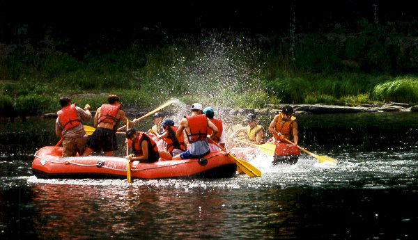 Raft04.jpg (64136 bytes)